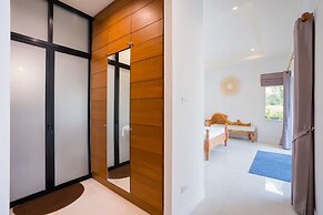 Natcha Pool Villa by Warin