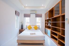 Natcha Pool Villa by Warin