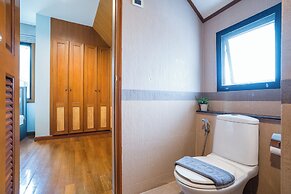 Natcha Pool Villa by Warin