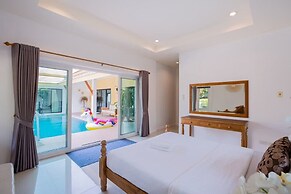 Natcha Pool Villa by Warin