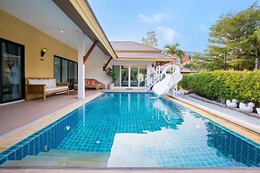 Natcha Pool Villa by Warin