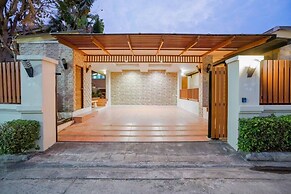 Natcha Pool Villa by Warin