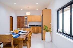 Natcha Pool Villa by Warin