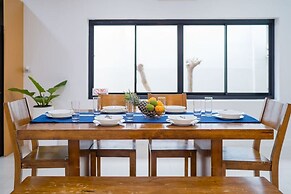 Natcha Pool Villa by Warin