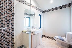 Natcha Pool Villa by Warin