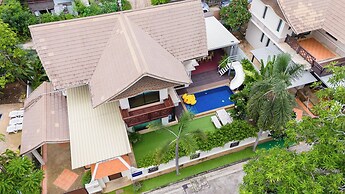 Natcha Pool Villa by Warin