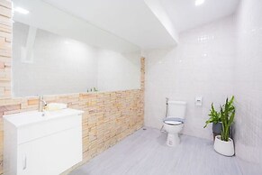 Natcha Pool Villa by Warin