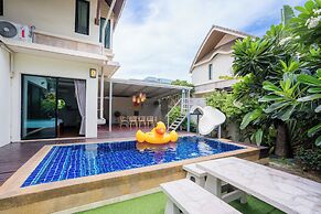 Natcha Pool Villa by Warin