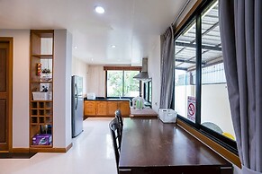 Natcha Pool Villa by Warin