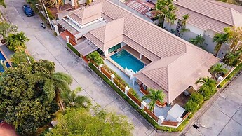 Natcha Pool Villa by Warin
