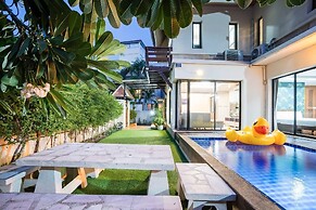 Natcha Pool Villa by Warin