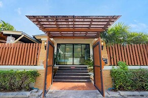 Natcha Pool Villa by Warin