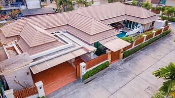 Natcha Pool Villa by Warin