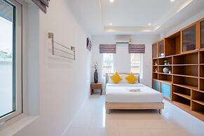 Natcha Pool Villa by Warin