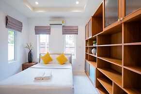 Natcha Pool Villa by Warin