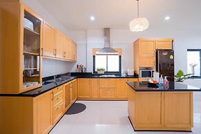 Natcha Pool Villa by Warin