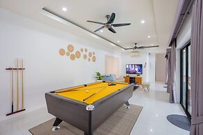 Natcha Pool Villa by Warin