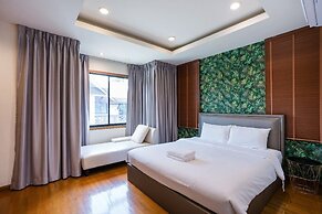 Natcha Pool Villa by Warin