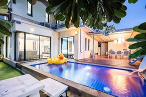 Natcha Pool Villa by Warin