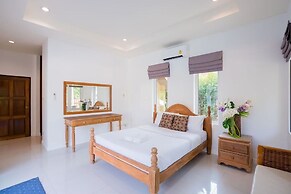 Natcha Pool Villa by Warin