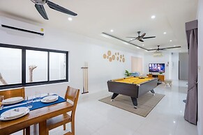 Natcha Pool Villa by Warin