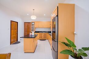 Natcha Pool Villa by Warin