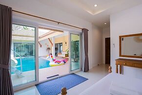 Natcha Pool Villa by Warin