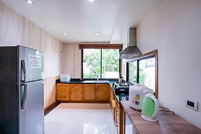 Natcha Pool Villa by Warin