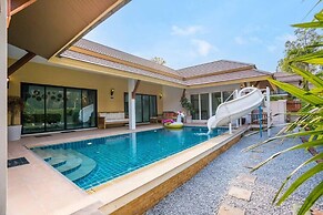 Natcha Pool Villa by Warin