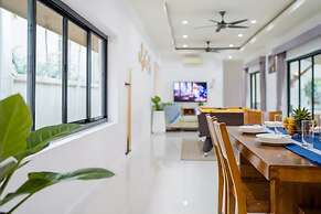 Natcha Pool Villa by Warin