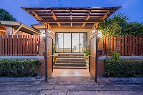 Natcha Pool Villa by Warin