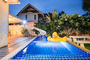 Natcha Pool Villa by Warin