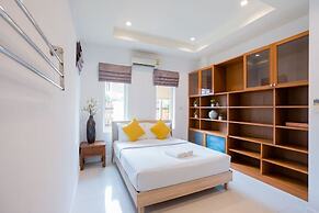 Natcha Pool Villa by Warin