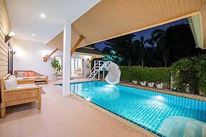 Natcha Pool Villa by Warin