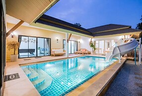 Natcha Pool Villa by Warin