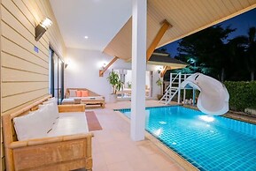 Natcha Pool Villa by Warin