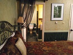 All Season's Groveland Inn