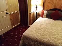 All Season's Groveland Inn