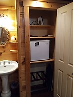 All Season's Groveland Inn