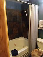 All Season's Groveland Inn