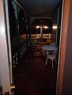 All Season's Groveland Inn