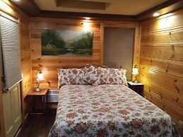 All Season's Groveland Inn