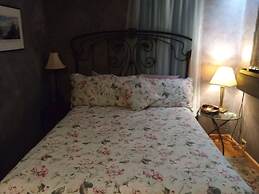 All Season's Groveland Inn