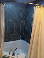 All Season's Groveland Inn