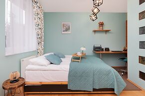 Subtle and Cosy Studio by Renters