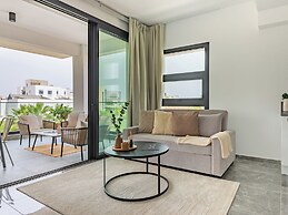 Sanders Evolution 2 Nice 2 Bdr Apt With Balcony