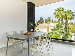 Sanders Evolution 2 Nice 2 Bdr Apt With Balcony
