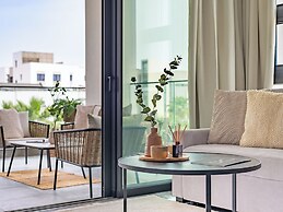 Sanders Evolution 2 Nice 2 Bdr Apt With Balcony