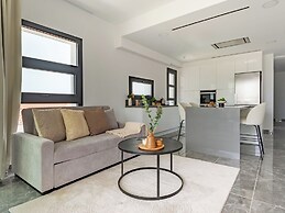 Sanders Evolution 2 - Cozy 2 Bedroom Apartment With Balcony