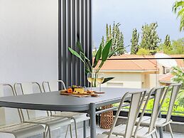 Sanders Evolution 2 - Cozy 2 Bedroom Apartment With Balcony
